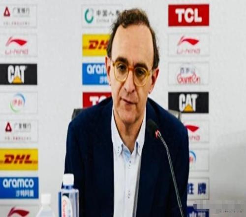 為何這么激動賽后烏戈一口氣表揚和感激了4名隊員，一人反復(fù)夸