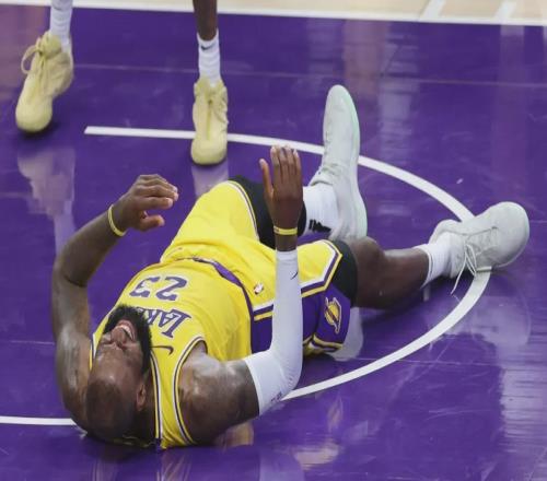 不打了！詹姆斯宣布休戰(zhàn)！湖人三巨頭全部傷停