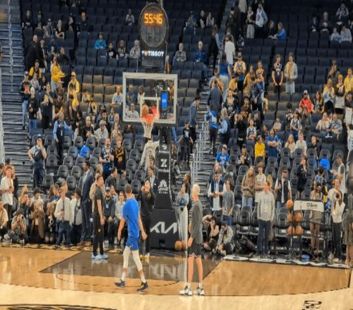 勇士球迷蹲守82場，終于拍到庫里熱身"作弊碼"