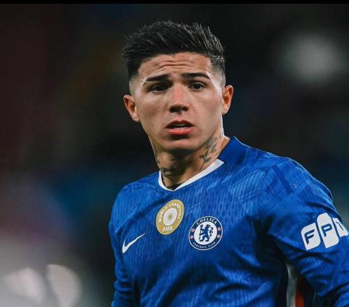 英媒：盡管爭(zhēng)議不斷，但切爾西不打算在夏窗出售恩佐