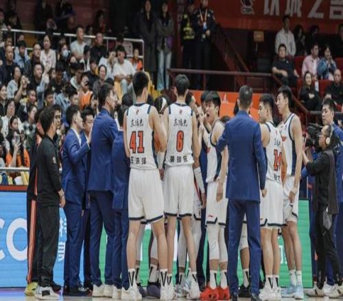 無(wú)力吐槽！廣東倆外援三節(jié)瘋狂出手35次，跟隊(duì)記者：都不想看了