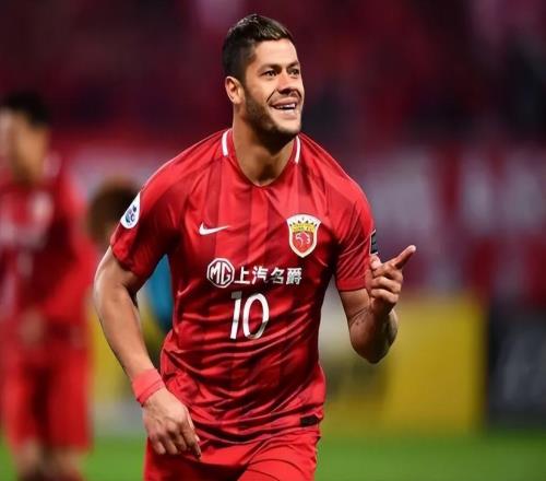 喜訊！上港唯一有實力跟楊希競爭主力的強援即將復出，值得期待