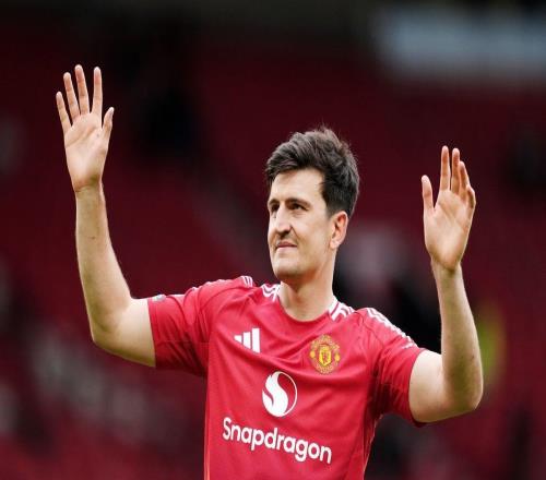 马奎尔续约1年：从8000万标王到更衣室"活化石"