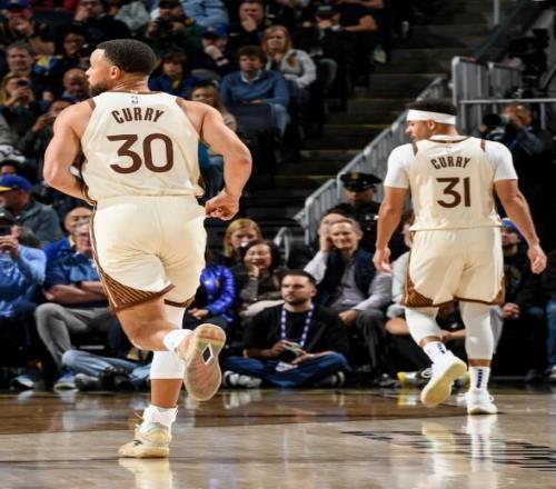 110105！庫里復(fù)出第2場17分，勇士險(xiǎn)勝國王結(jié)束4連敗