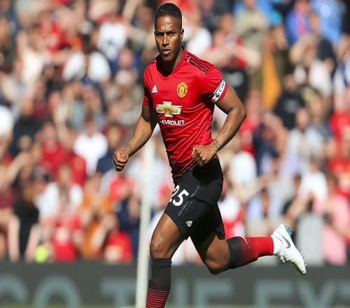 昔日英超巨星組團踢業(yè)余聯(lián)賽！40歲前曼聯(lián)隊長復出，自掏腰包上場