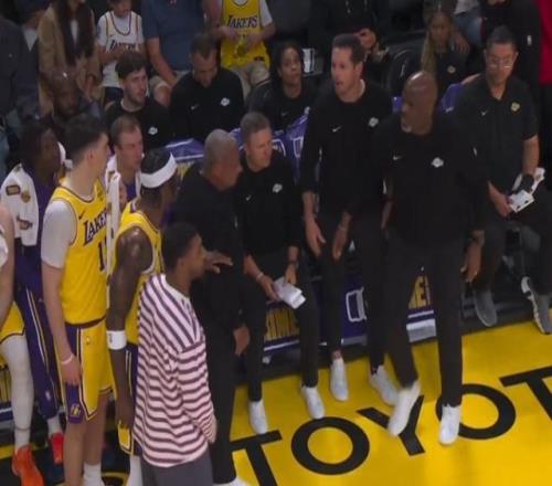 湖人慘敗又生內訌：范德彪和雷迪克爭執(zhí)后遭雪藏