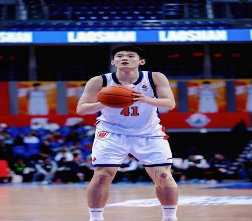 生涯之夜！18歲王洪澤8中7超高效率砍22分8板4助，杜鋒：再接再厲