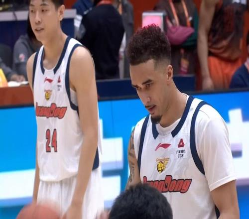 杜鋒不尊重天賦廣東男籃離隊(duì)第三人曝光，曾被視為加強(qiáng)版張鎮(zhèn)麟