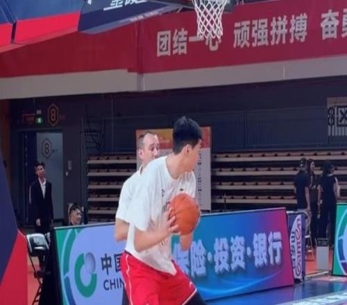 郭士強觀戰(zhàn)！北京三殺廣州取三連勝杰曼25+7麥基16分鐘15分