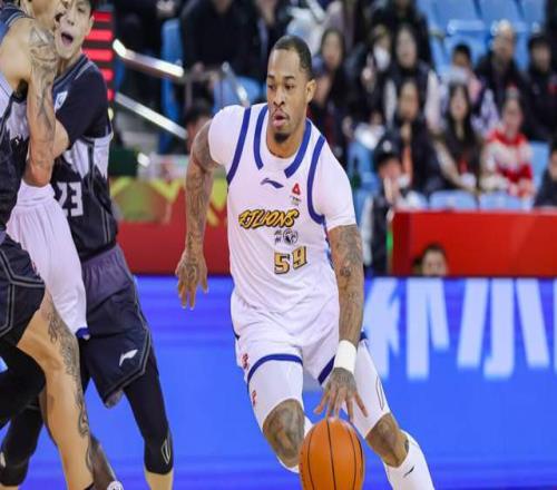 砍36分15板12助！这才是CBA顶级小外援，布朗回来要给他打替补