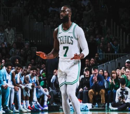 綠凱逆轉(zhuǎn)！布朗35+9三球36+6，克尼佩爾低效，塔圖姆23+5全隊(duì)第二