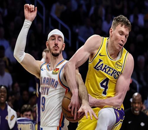 当年心气极高的年轻人，为什么如今在湖人连垃圾时间都打不明白