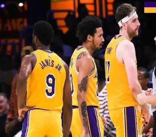 輸雷霆遭3連??！湖人內(nèi)訌爆發(fā)+雷迪克狂批球員，詹姆斯干脆別打了