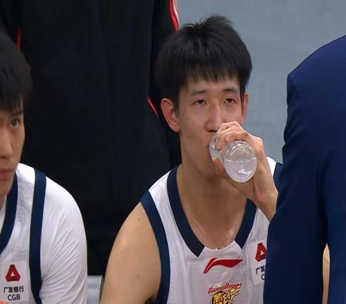 CBA最新消息！黃明依坐穿冷板凳，這可是廣東隊近10年內(nèi)最強天賦