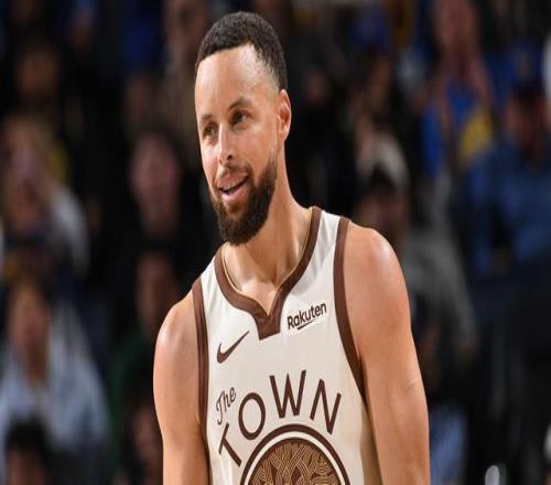 科爾：庫里的狀態(tài)沒有上一場(chǎng)出色他還需要更多時(shí)間找回節(jié)奏