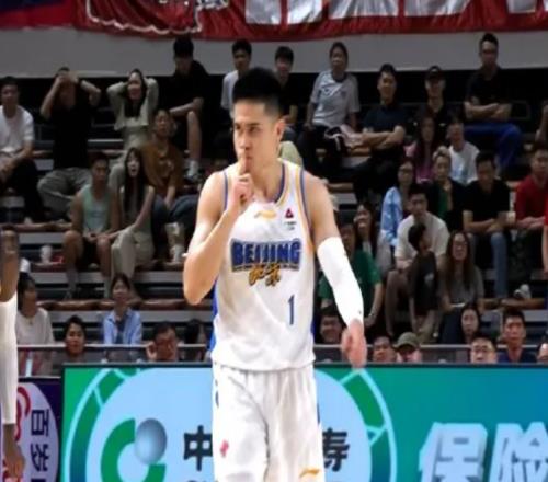 北京險些被廣州逆轉(zhuǎn)！陳盈駿一己之力救許利民，周琦罰球回調(diào)！