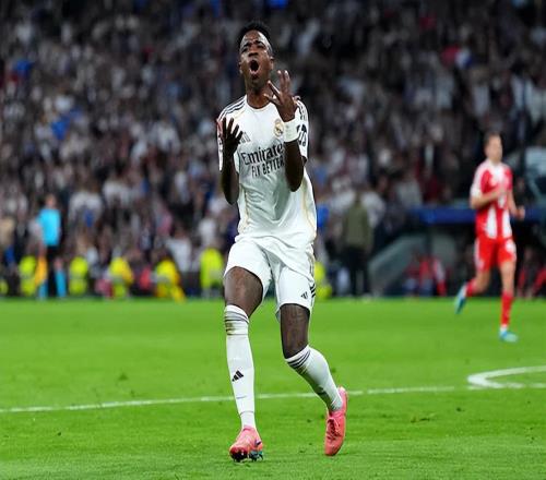 主场遭狂嘘，维尼修斯2次致命失误+单刀踢飞，姆巴佩做错了什么