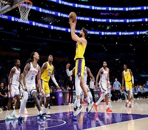 真是一點(diǎn)能力都沒有！湖人還不如裁掉他并且轉(zhuǎn)正雙向合同內(nèi)線