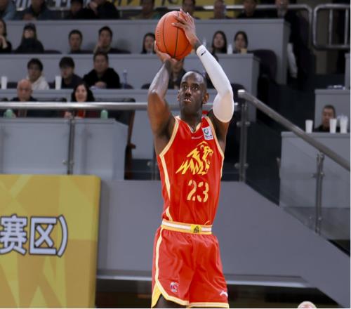 塔克36+15+12大號三雙！廣廈險勝山東高詩巖22+5胡金秋13分