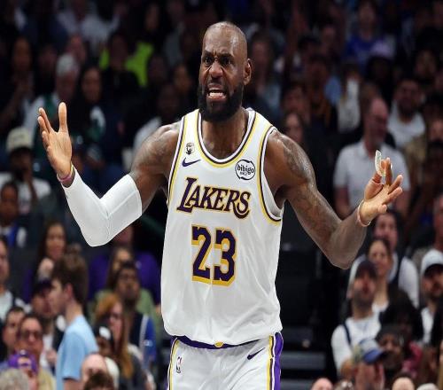 名記：詹姆斯因左腳傷病管理，將缺席今天主場對陣?yán)做谋荣? />
<div   id=