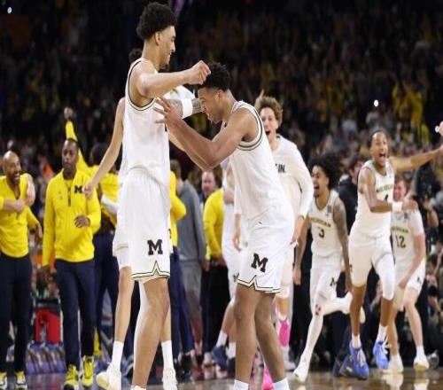 密歇根奪冠40分鐘后，助教偷拍了一張"挖墻腳"現(xiàn)場