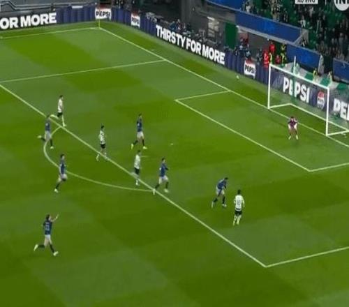 拉亞4分鐘連撲2單刀，阿森納門將位被"二房東"整活了