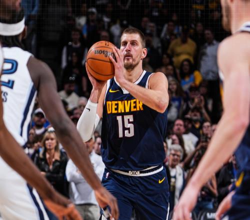 約基奇14+15+10穆雷5記三分，新援神射隊史第2人，掘金擒熊10連勝