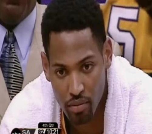 霍里018三分后投敵，湖人0.4秒被反殺