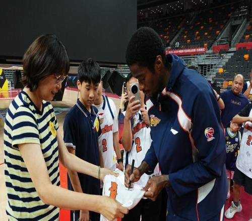 落后16分逆轉(zhuǎn)！廣東客場加時險勝青島