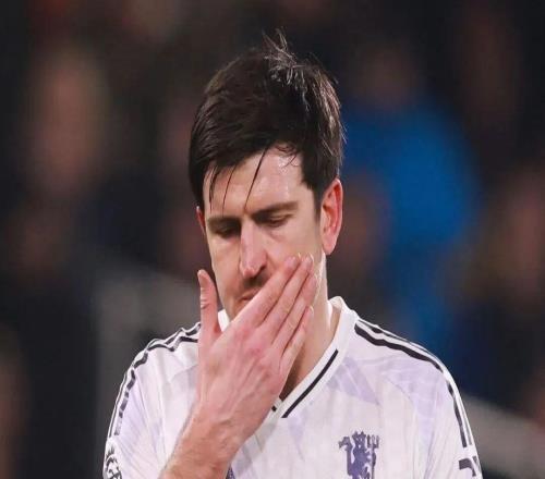 太陽報：自卸任曼聯(lián)隊長職務(wù)以來，馬奎爾反而成為更出色的球員