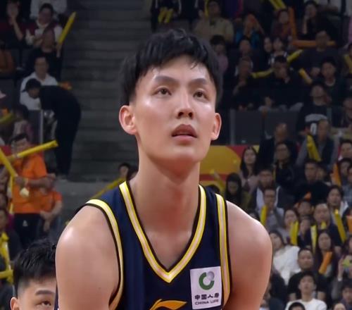 廣東3消息！徐杰最新傷情，麥考爾避免被裁，杜鋒罕見表揚王洪澤