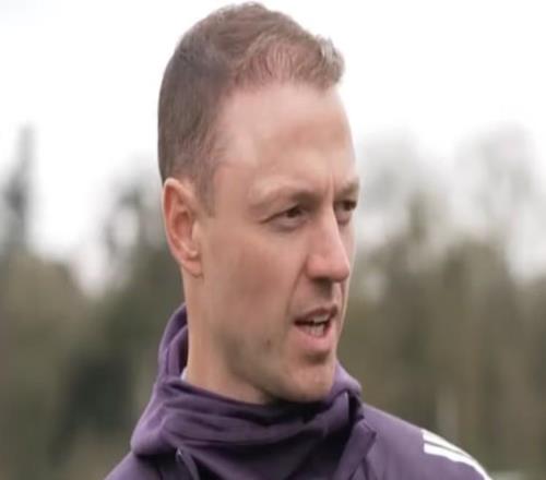 埃文斯：一下變成隊友們的教練不適應，大概一兩周才調(diào)整過來