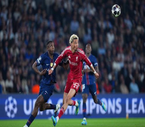 TA：紅軍五后衛(wèi)只演練了兩天?；倏说谋憩F(xiàn)與戰(zhàn)術(shù)保守有關(guān)