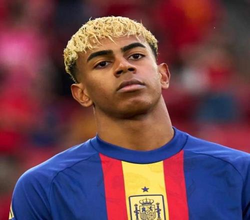 亞馬爾哭了！2億天才蹲地抹淚，馬競全隊圍上去安慰