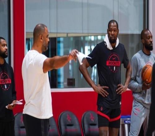 23歲控衛(wèi)轉(zhuǎn)正！火箭隊(duì)季后賽15人陣容出爐！4控衛(wèi)齊聚，1號(hào)位升級(jí)