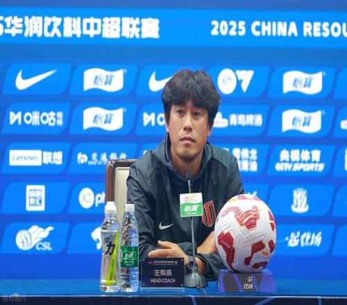 蓉城球迷還想念他倆嗎徐正源曬出他跟萊切特合影，引發(fā)熱議