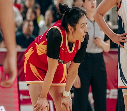 恭喜！中國女籃26歲1米86悍將進總決賽，微笑放話：有信心拿冠軍