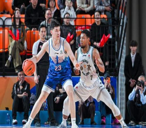 季后賽徹底沒戲了！新疆男籃王牌前鋒遭遇跖骨骨折，提前賽季報銷