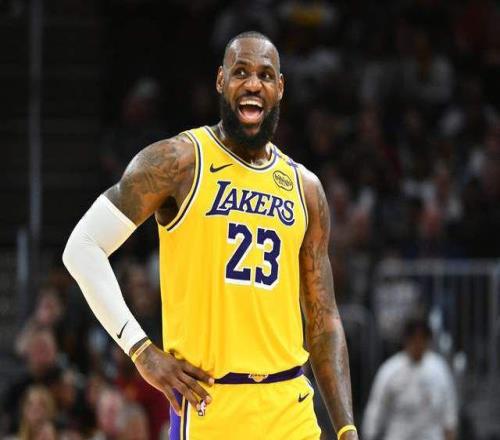 詹姆斯留或走字母哥+東契奇，湖人正在豪賭未來