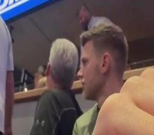 約基奇哥哥看臺(tái)"護(hù)弟"：3次前科在身，掘金專門(mén)給他開(kāi)了個(gè)包廂