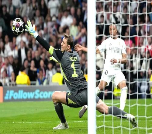 諾伊爾拜仁生涯僅4場完成9次以上撲救，其中兩場是對皇馬