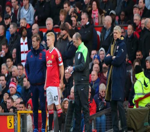 太陽(yáng)報(bào)：前曼聯(lián)中場(chǎng)轉(zhuǎn)行當(dāng)旅行社經(jīng)紀(jì)人，曾和拉師傅一同亮相