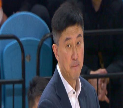 赢青岛5分！杜锋十分开心，点名表扬广东队3人