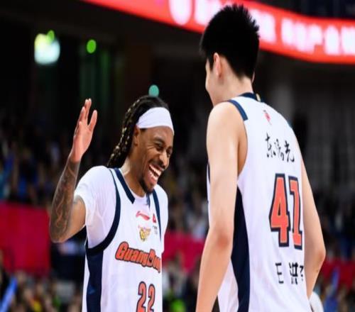 廣東隊16分逆轉(zhuǎn)青島，王洪澤22分8籃板，麥考爾43分仍被吐槽