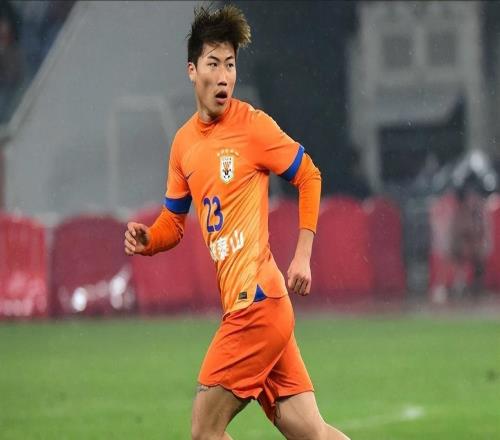 山東泰山VS河南：343最強出擊，4大外援坐鎮(zhèn)中軸線，謝文能領銜