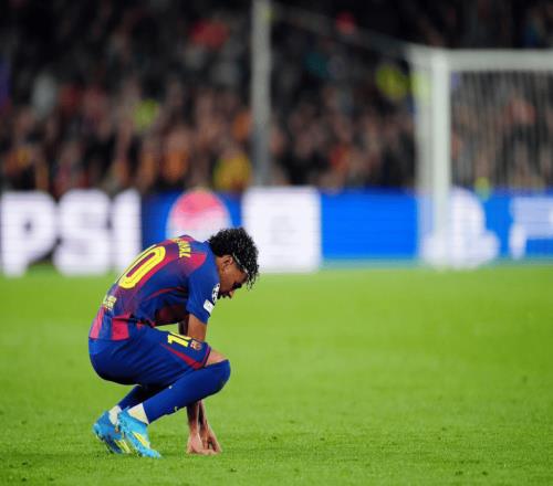 巴薩憤怒！歐冠關(guān)鍵戰(zhàn)遭漏判點(diǎn)球+馬競2人逃紅弗里克：VAR成擺設(shè)