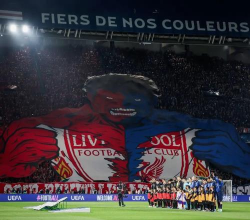 霸氣十足，巴黎賽前秀出“浩克手撕利物浦”TIFO