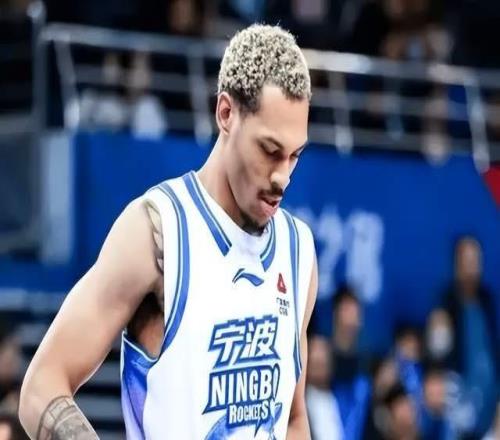 夠硬氣！前廣東強(qiáng)援與自家隊(duì)友教練沖突，黑馬下狠手，總經(jīng)理霸氣