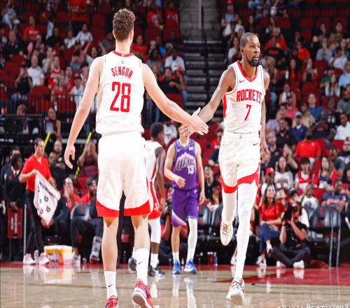 豪取7連勝，卻被強(qiáng)隊(duì)瞧不起！暗地猥瑣發(fā)育，雷霆衛(wèi)冕的勁敵來了