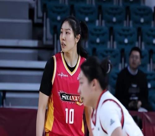 女籃26歲悍將再進總決賽，與王思雨爭冠軍，微笑喊話，宮魯鳴欣慰